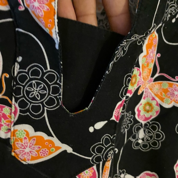 Black w/orange butterfly print scrub top. XL elastic waist front pockets. - Picture 3 of 7